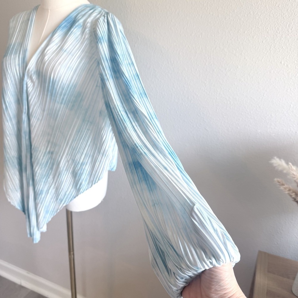 Lucy Paris Blue Tie Dye Plissé Wrap Top Button Front Boho Balloon‎ Sleeve Small - Picture 5 of 8